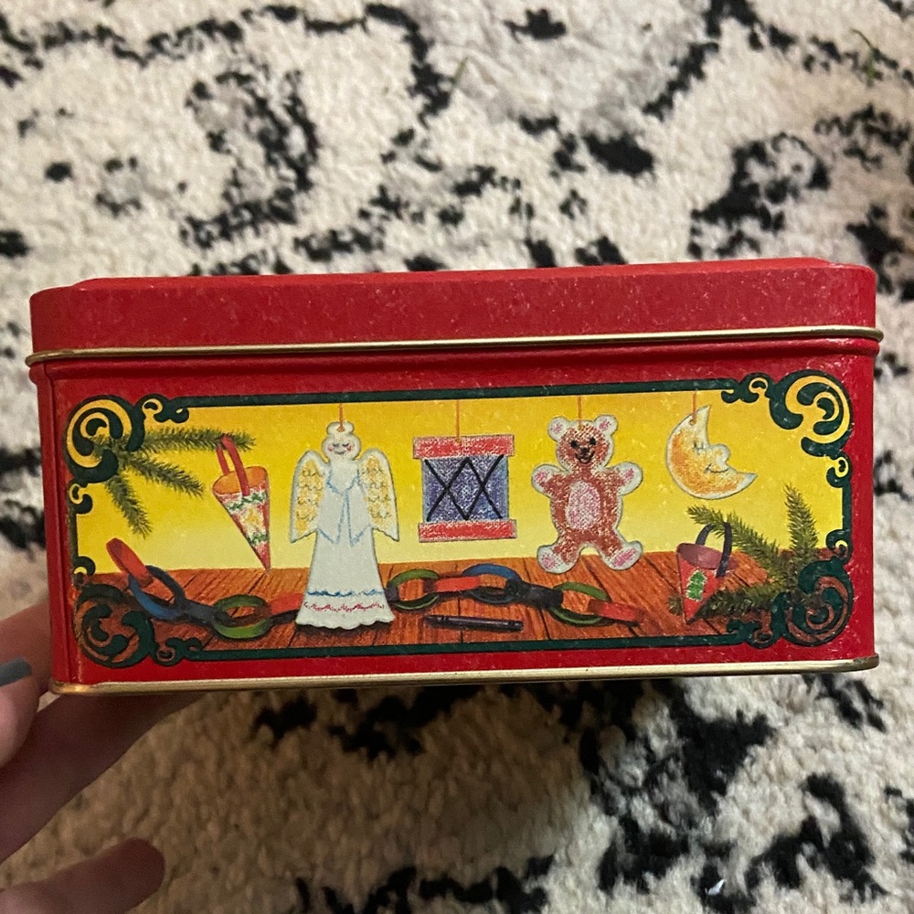 Crayola Vintage 1992 Red Collectible Tin Box square - Picture 4 of 9